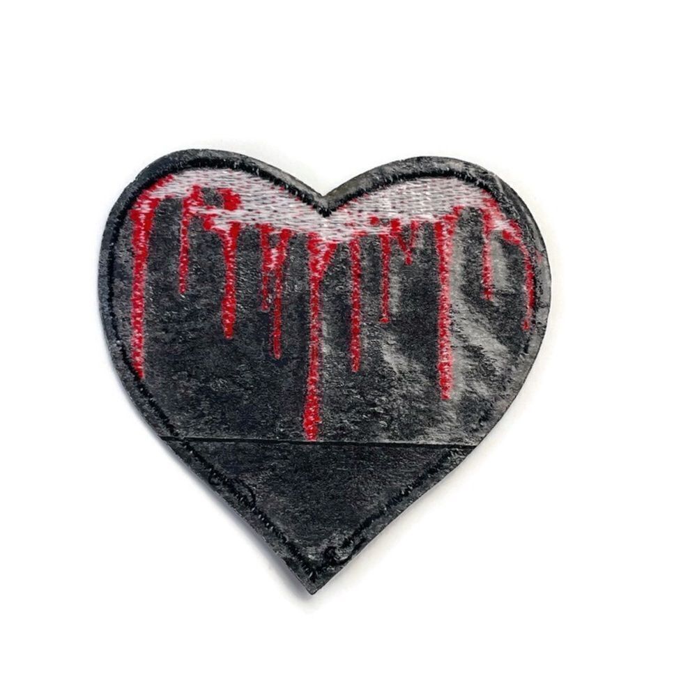 Bleeding Heart Embroidered Patch - Picture 2 of 3